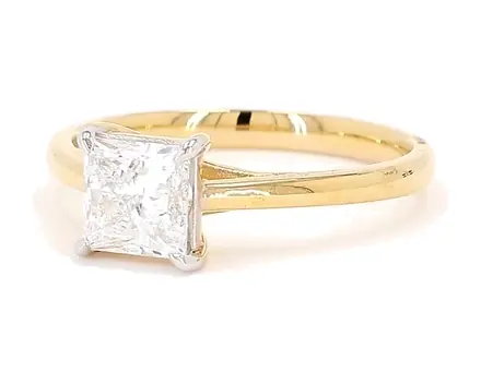 Solitaire ring, princess centre stone, Ref. SVN-R-013