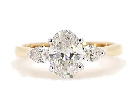Three-stone ring, oval centre stone, Ref. SVN-R-016